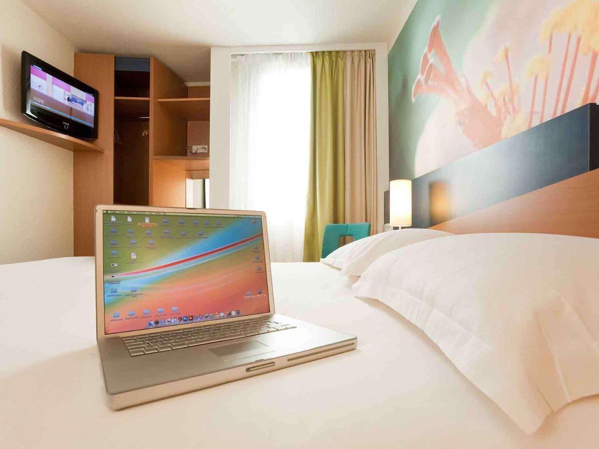 ไอบิส สไตล์ ออร์เลออง Hotel ลาชาแปล-แซ็งต์-เมส์แม็ง ภายนอก รูปภาพ